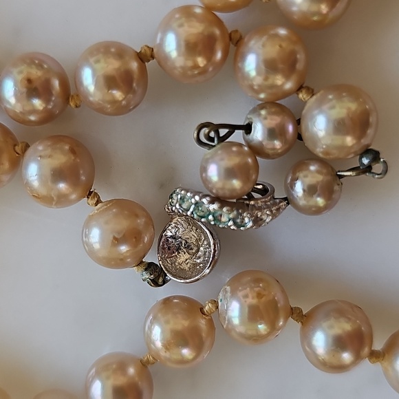 Beautiful Vintage Faux Pearl Champagne Colored Beaded Necklace Set - Picture 3 of 6